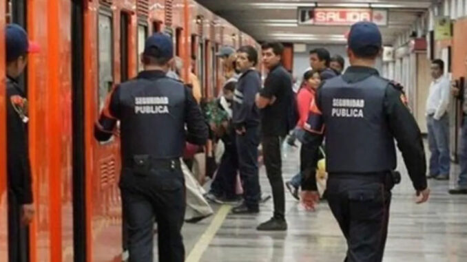 Como Una Escena De Película Hombres Se Enfrentan En Vagón Del Metro